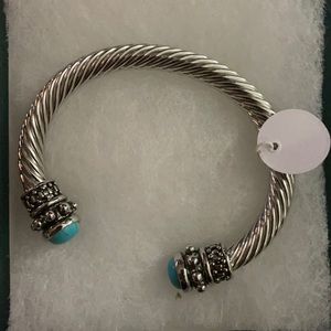 Emerald embellished bracelet